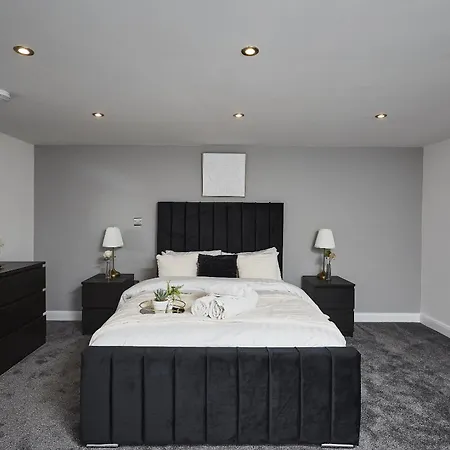 Hayy Signature Collection * Bradford (West Yorkshire)