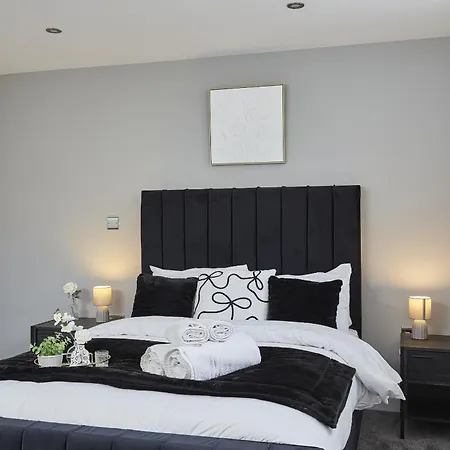 Hayy Signature Collection * Bradford (West Yorkshire)
